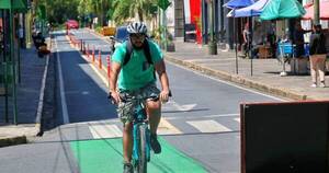 La Nación / Ciclistas y urbanistas defienden como alternativa de movilidad la bicisenda