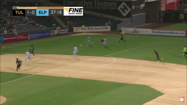 Versus / Increíble... Se jugó fútbol sobre una cancha de béisbol en Estados Unidos