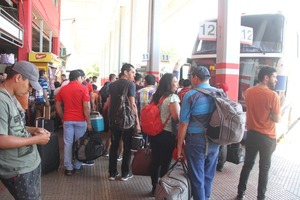 Estiman que más de 50 mil personas pasarán por la Estación de Buses de Asunción en Semana Santa - ADN Digital