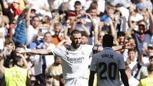 Real Madrid golea al Valladolid con un recital de Benzema