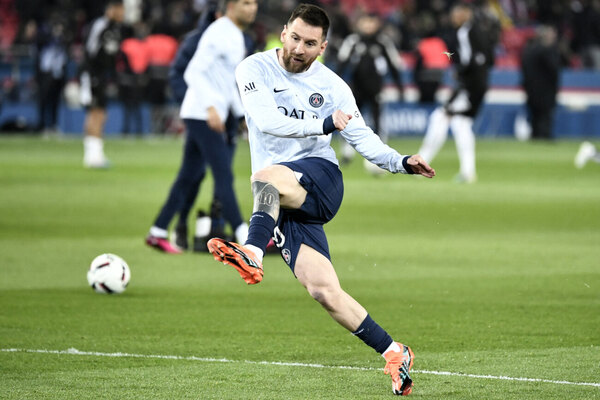 Versus / Lionel Messi vuelve a ser abucheado por hinchas del PSG en el Parque de los Príncipes