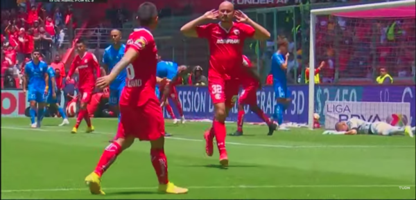 Versus / Con un doblete, Carlos González se hizo figura en la victoria del Toluca ante Tigres