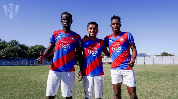 Versus / Traoré y Diarra, las grandes figuras de Cerro en la goleada a Libertad en categoría Reserva