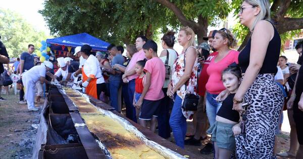La Nación / La sopa paraguaya más grande del mundo se cocinó en Luque