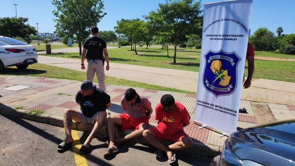 Paseaban con ladrillos de cocaína en la Costanera y quedaron detenidos