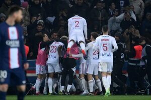 El Lyon saca los colores al París Saint Germain - Fútbol Internacional - ABC Color