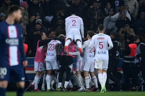 El Lyon saca los colores al París Saint Germain - Fútbol Internacional - ABC Color