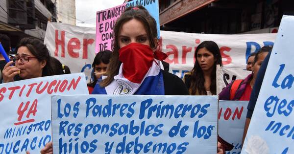La Nación / “La cámara debe velar por los valores que sustentan a la familia”, dice diputado