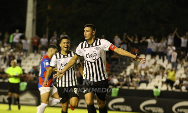 Libertad goleó a Cerro Porteño y está más firme en la punta