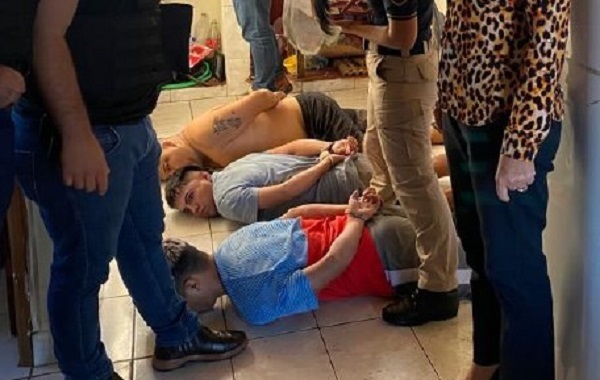 Diario HOY | Imputan a cuatro de los detenidos durante allanamiento en Villa Elisa