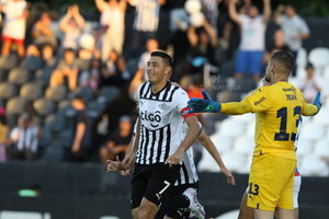 Versus / "Tacuara" Cardozo, la felicidad por el triunfazo ante Cerro y el primer "póker" de su carrera