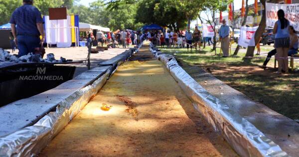 La Nación / La sopa paraguaya más grande del mundo se cocinó en Luque - OJO Galería
