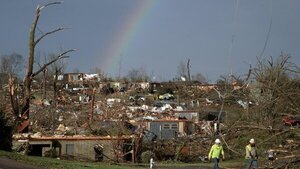 Sube a 29 el saldo de muertos por tornados y fuertes tormentas en Estados Unidos