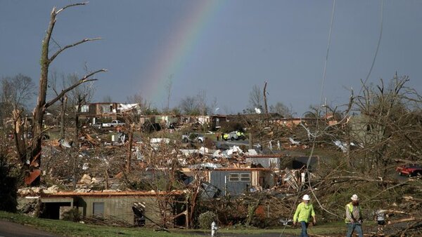 Sube a 29 el saldo de muertos por tornados y fuertes tormentas en Estados Unidos