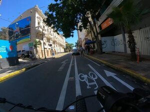 Ir al trabajo en bicicleta: Patrullas estacionadas, baldes y agua servida - Nacionales - ABC Color