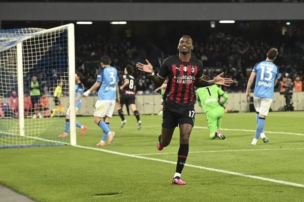 Milan golea al líder Napoli y sube al podio en la Serie A - Fútbol Internacional - ABC Color