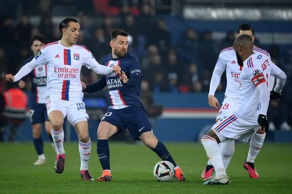 París SG cae ante Lyon y Messi es abucheado - Fútbol Internacional - ABC Color
