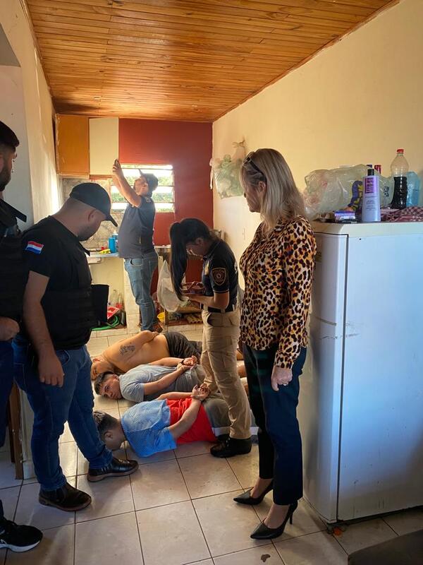 Cuatro imputados tras allanamiento e incautación de armas y sustancias estupefacientes | 1000 Noticias