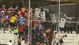 [VIDEO] Libertad-Cerro: Mirá todo el bolonqui que se armó dentro y fuera de "La Huerta"