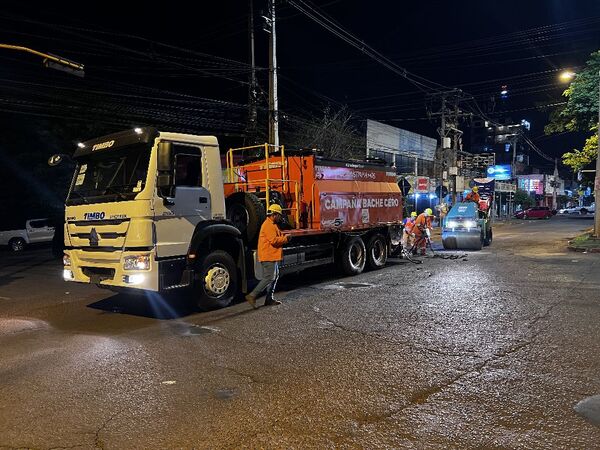 No existe coordinación entre la ANDE, ESSAP y la Comuna sobre rotura de asfalto - La Clave