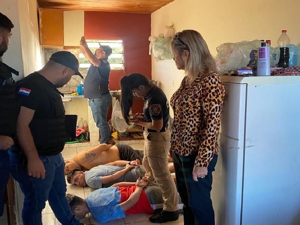 Incautaron armas y drogas en allanamiento realizado en Villa Elisa - La Tribuna