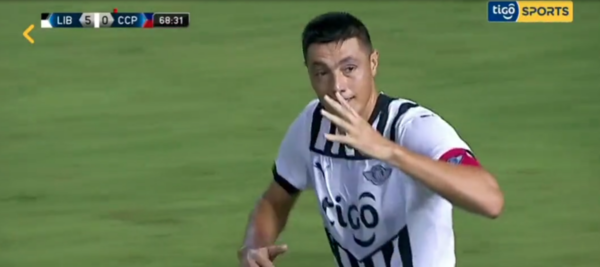 Versus / El curioso festejo de "Tacuara" Cardozo tras su cuarto gol a Cerro Porteño