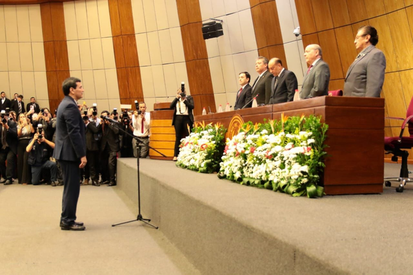 Gustavo Santander jura como nuevo ministro de la Corte - Unicanal