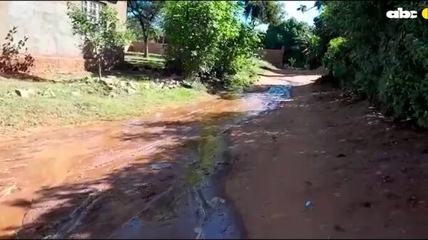 Sin agua en las casas, y un río en calle de Luque - Crónicas Ciudadanas - ABC Color