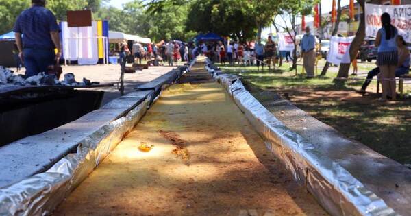 La Nación / La sopa paraguaya más grande del mundo se cocinó en ciclovía de Luque