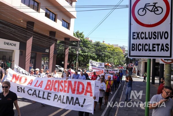 Diario HOY | Comerciantes marcharon para exigir que se anule la bicisenda sobre Palma
