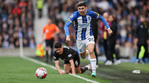 Versus / El DT del Brighton considera que Julio Enciso "está listo" para ser titular