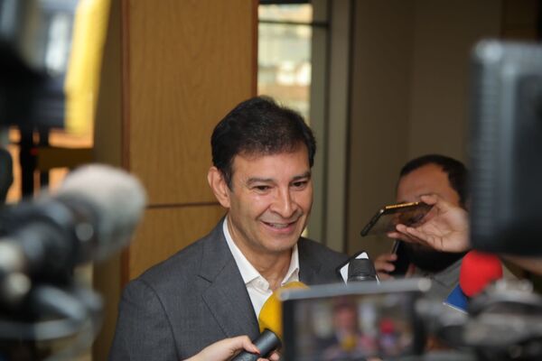 Tildan de “operador político” a Ostfield y que “están preparados” para una eventual extradición de HC | 1000 Noticias