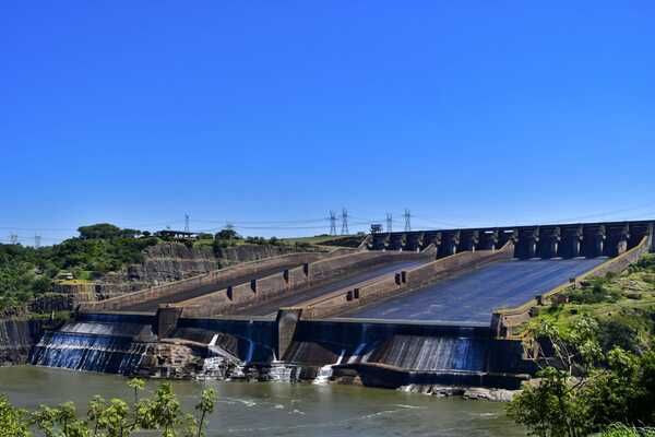 Compuertas de Itaipu se cerraron tras 80 días de operación que atrajo a miles de visitantes - .::Agencia IP::.
