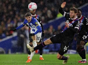 El DT del Brighton sobre Julio Enciso: “a veces necesita pensar en el equipo y no ser individual” - Fútbol de la Premier League - ABC Color