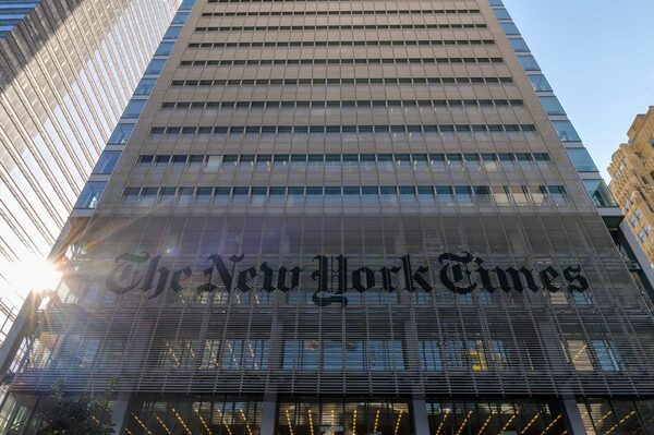 Twitter le retira a The New York Times la verificación de su cuenta principal - Revista PLUS