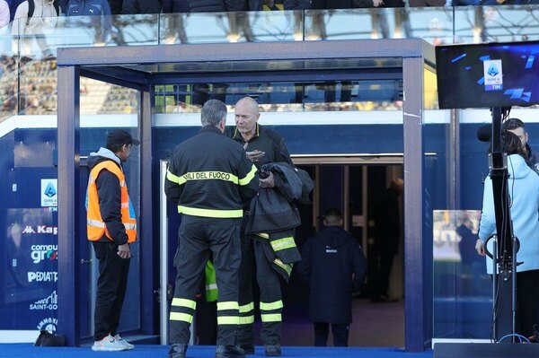 Versus / El partido del Empoli contra el Lecce de la Serie A se retrasó ¡por un incendio!