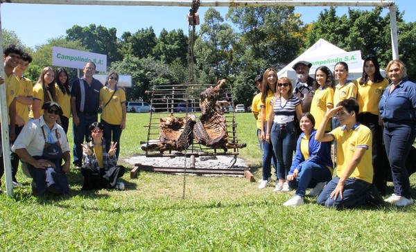 A lo grande festejan los 65 años del Colegio Nacional de Luque •