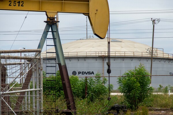 Venezuela apoya la decisión de la OPEP+ de recortar la oferta petrolera - MarketData