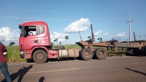 Nativos retienen camión tras accidente fatal en Bella Vista