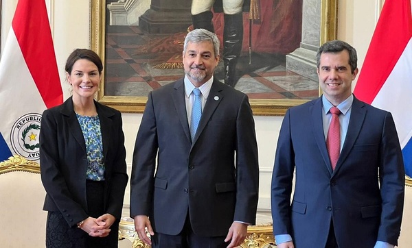Abdo pide al Senado acuerdo para Irene Cristina Escribá como miembro del directorio del BCP