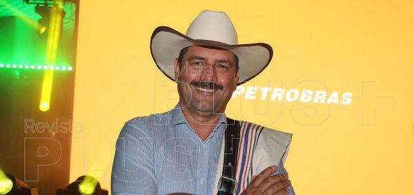 El icónico personaje de la marca Juan Valdez visita Paraguay para la apertura de su nueva tienda - Revista PLUS