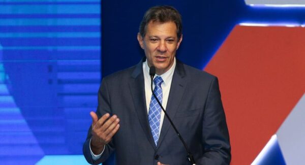 Fernando Haddad, ministro de Hacienda de Brasil se plantea aplicar impuestos a las apuestas y al comercio por internet - Revista PLUS