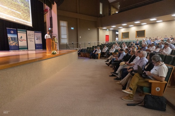Cooperativa Chortitzer organizó nuevamente foro económico con la presencia de importantes autoridades