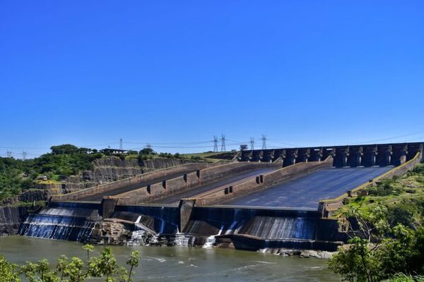 Compuertas de Itaipu se cerraron tras 80 días de operación