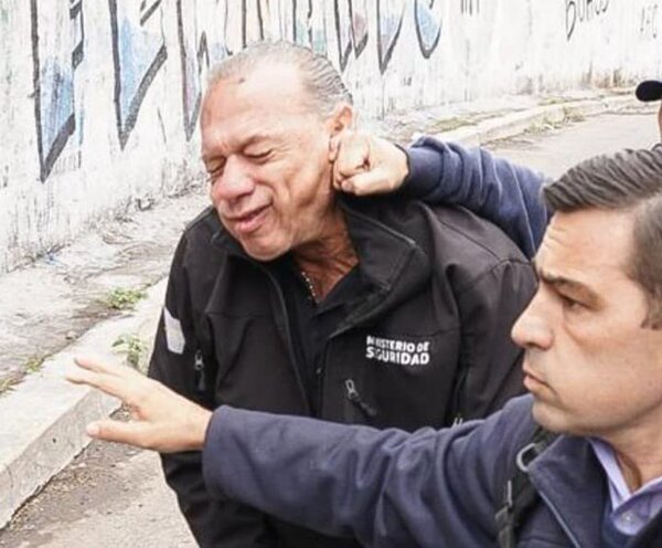 Agreden a ministro de Seguridad en protesta de choferes de autobús en Argentina