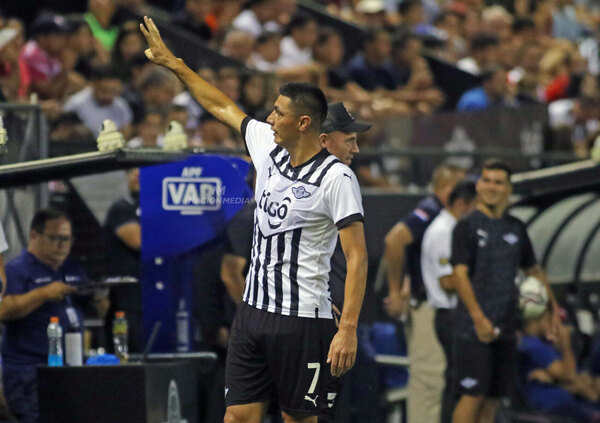 Versus / Historia pura: El récord que alcanzó "Tacuara" Cardozo con su "póker" ante Cerro Porteño