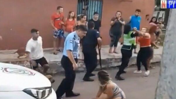 Una turba agrede a cuatro policías en Fernando de la Mora