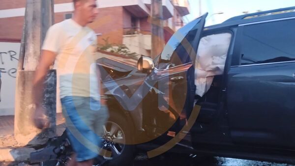 Tacuara Cardozo, involucrado en un accidente con su vehículo en Asunción