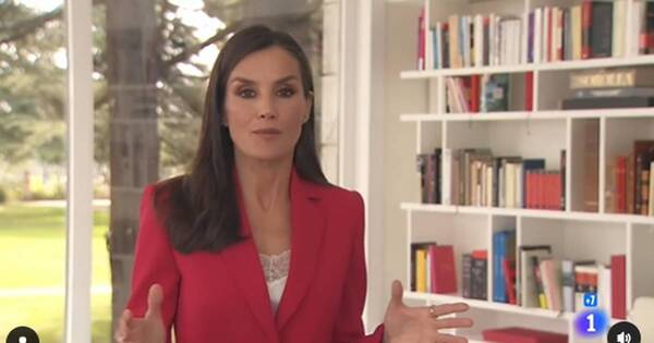 La Nación / Tras veinte años alejada de su profesión, la Reina Letizia volvió a la televisión