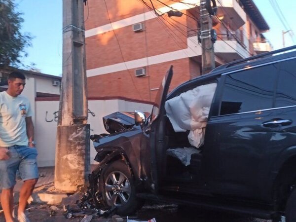 Tacuara Cardozo protagoniza un violento choque en Asunción - Radio Imperio
